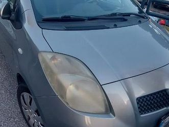 toyota yaris 1000 benzina