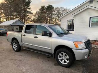 2010 nissan titan crew cab se