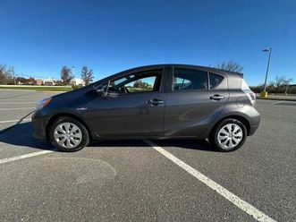 2014 toyota prius c low miles!!!