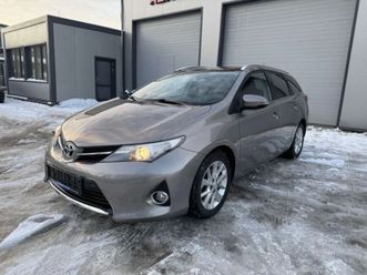 toyota auris 1.4d4d* panorama* 95000km* led