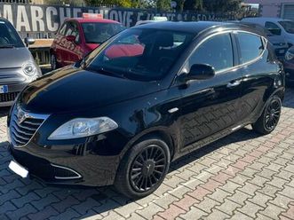 lancia ypsilon 1.3 mjt 16v 95 cv 5 porte s&s black&red