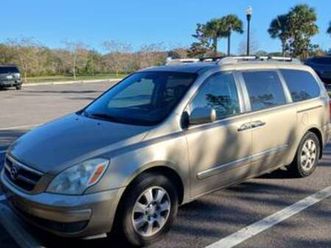 2007 hyundai entourage minivan