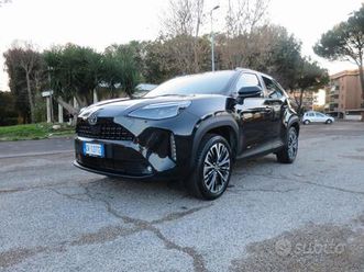 toyota yaris cross 1.5 hybrid 5p. e-cvt awd-i loun