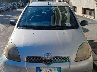 toyota yaris 1.0i 16v cat 5 porte sol 265.000 km.