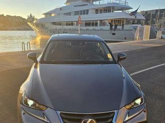 is iii 2017 300h 2.5 executive cvt