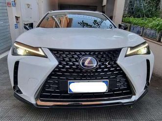 ux 250h 2.0 midnight 2wd cvt