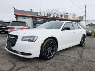 stunning one owner 2019 chrysler 300 touring 66k miles no accidents