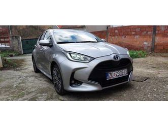 toyota yaris 1,5 hibrid automatik, 2022 god.