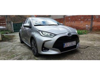 toyota yaris 1.5 hibrid automatik