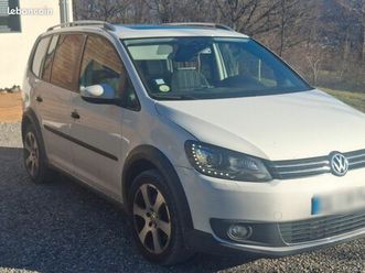 cross touran 7 places 2012 avec 216000 km