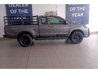 2015 toyota hilux 2.5 d-4d raised body srx xtra-cab