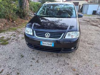 VOLKSWAGEN TOURAN 2-0-tdi-trendline-140cv-dsg