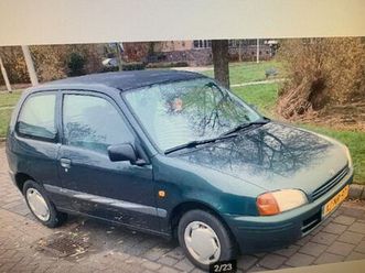 toyota starlet - 1.3-16v xli met stuur bekrachtiging