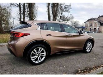 infiniti q30 infiniti q30 1.6t premium 1.6 benzyna 122km