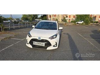toyota yaris 1.5 hybrid 5 porte business