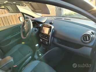 renault clio moschino