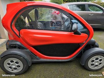 twizy 45 life sans permis orange et noir