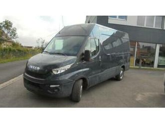 ② iveco daily 2.3 l3h2 - airco - trekhaak — camionnettes & utilitaires — 2ememain