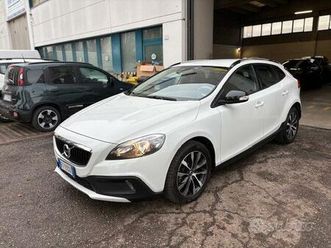 volvo v40 cross country d2 business plus