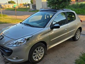 peugeot 207 compact con techo. muy lindo! hermoso color.