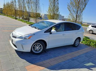 toyota prius v an. 2012