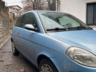 lancia y del 2004 in perfette condizioni
