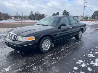 2004 ford crown victoria police interceptor (p71/low miles)