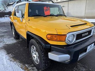 2009 toyota fj cruiser loaded up 196k miles loaded up runs and drives