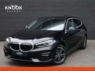 bmw 1-serie - 118i executive sport line automaat / led / 17 inch / hifi / sportstoelen / parkeersensoren
