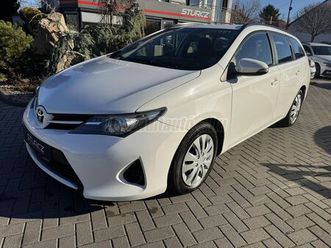 toyota auris touring sports 1.4 d-4d live magyar-sz.könyv-km garancia