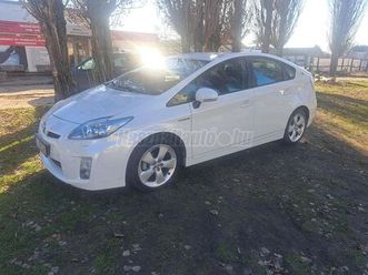 toyota prius 1.8 hsd sol navi (automata) dynamic - led lámpa. navi tolatókamera. első-hátsó radar. kulcsnélküli