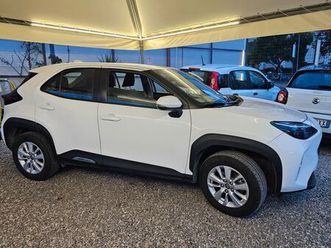 toyota yaris cross 1.5 hybrid 5p. e-cvt business