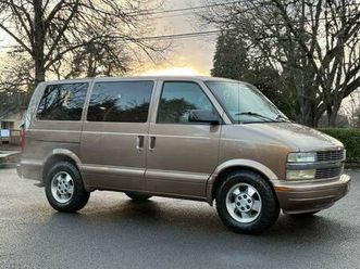 2003 chevrolet astro passenger van - new tires / only 69k miles!