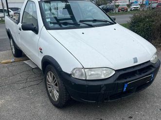 je mets en vente ma voiture fiat strada pick-up très bon état général ￼