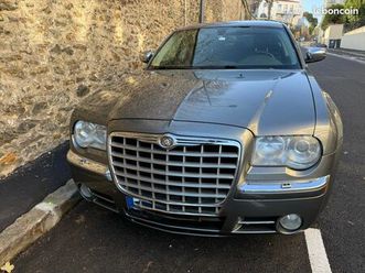 chrysler 300 / 300c 2010 – bon état – 220 000 km – confort & puissance
