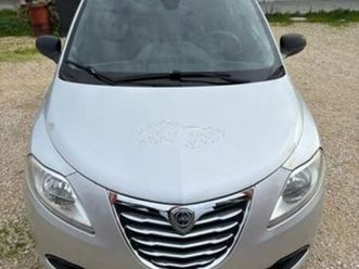 lancia ypsilon 2013