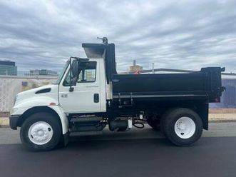 2003 international 4300 dump truck -new body-