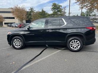 private sale!!! 2019 chevy traverse lt awd third row senior driven!!