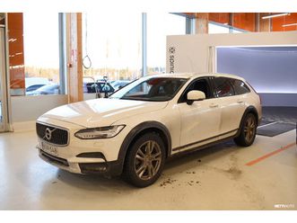 d5 awd business pro aut ** webasto / acc / pilot assist / koukku / navi / full-led / voc / p.kamera / kessy / nahat **