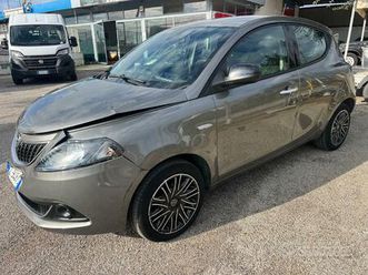 lancia ypsilon 1.0 firefly 5 porte s&s hybrid ecoc