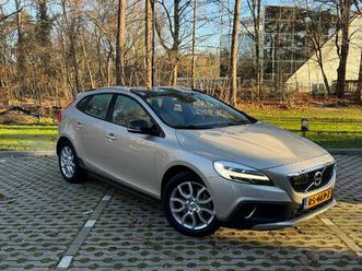 volvo v40 cross country 1.5 t3 nordic+ pano l blis