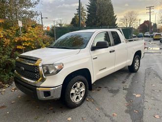 toyota tundra sr5 double cab* 4x4* 5.7 v8*