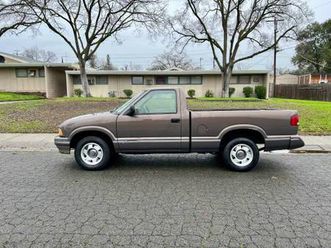 1998 gmc sonoma s-10, low miles 1 owner 34mpg a/c 5 speed.