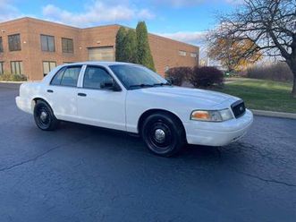 2010 ford crown vic (excellent condition/low miles/1 owner)