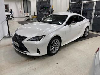 lexus rc 300h executive ** webasto / punaiset nahat / adapt. vakkari / p. kamera / ratinlämmitin / 2-om suomi-auto **