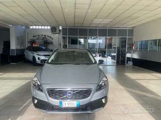v40 cross country 2.0 d4 momentum 190cv geartronic