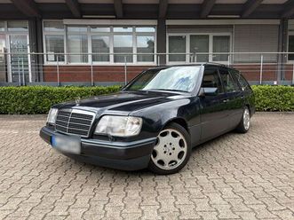 mercedes-benz s124 320te - smaragdschwarz 189 uni rotes leder