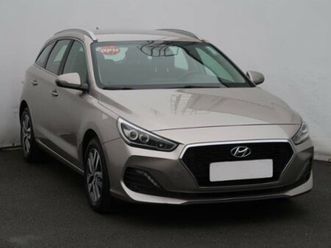 hyundai i30, 1.6 crdistyle , automat, čr,2.maj,,