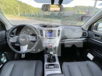 subaru legacy -limuzina