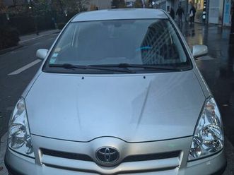 toyota corolla verso 7 places